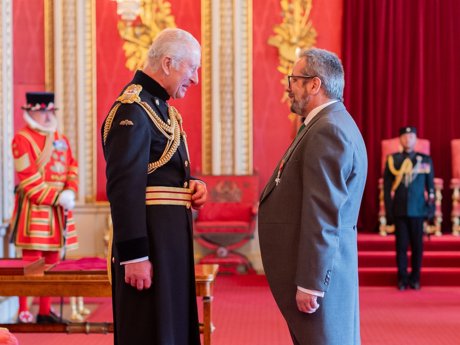 Al Kingsley receiving the MBE from His Majesty King Charles III at his investiture
